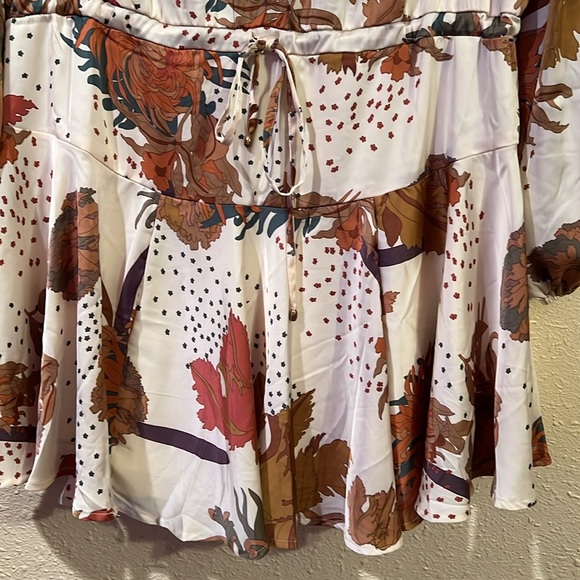 ENTRO  cream floral satin dress size medium - Picture 7 of 9